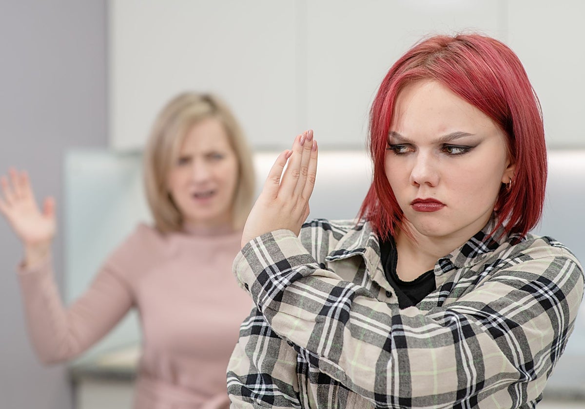 El error que cometen las madres y sólo empeora el comportamiento de sus adolescentes