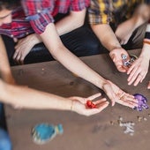 «Los padres deben estar dispuestos a jugar con sus hijos adolescentes para que vean que hay diversión más allá de las pantallas»