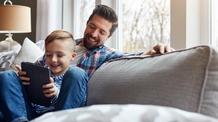 Talleres gratuitos para que las familias aprendan a manejar la tecnología con seguridad