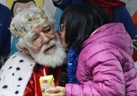 Voluntariado familiar en Navidad: Cuando aprender valores juntos los multiplica