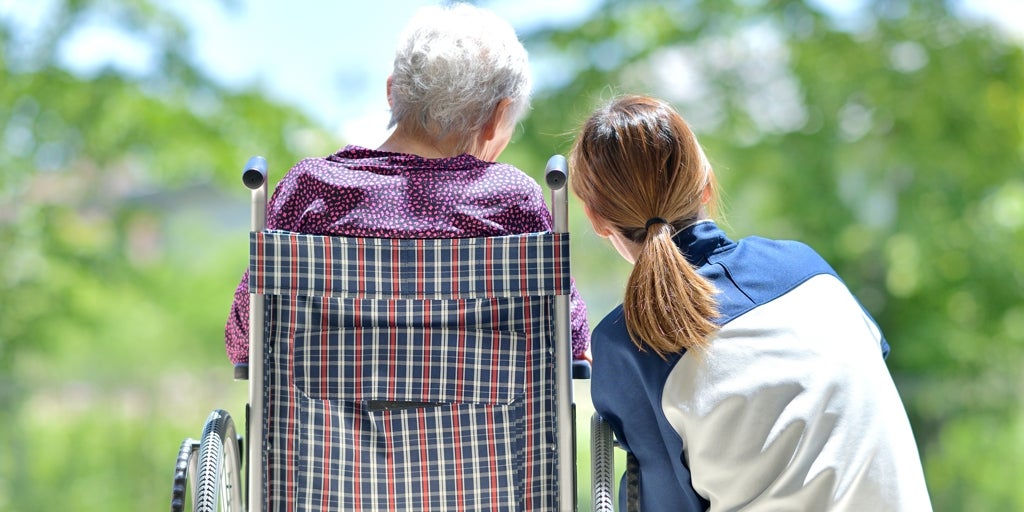 Cuando el verano crea disputas entre hermanos por tener que cuidar de los padres