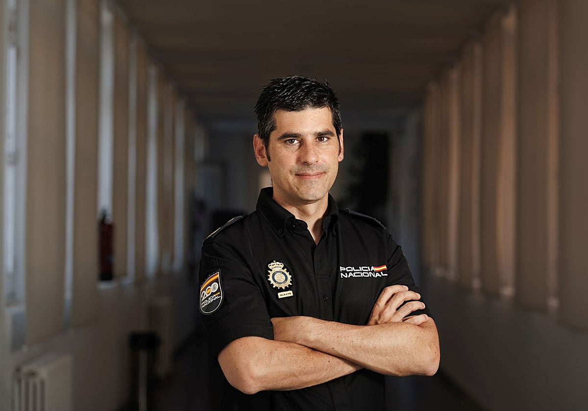 La seria advertencia de un Policía Nacional a los padres que comparten fotos de sus hijos en la Red