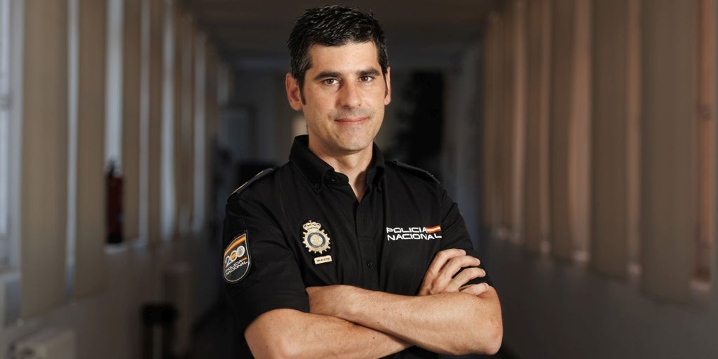 La seria advertencia de un Policía Nacional a los padres que comparten fotos de sus hijos en la Red