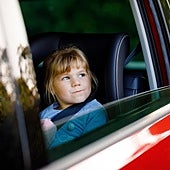 El infalible y sencillo truco de un experto para que jamás olvides a tu hijo dentro del coche
