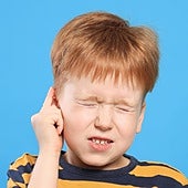 Si mi hijo tiene otitis, ¿se puede bañar?