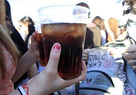 Debut alcohólico en adolescentes: Esta es la verdadera vacuna contra el inicio en el consumo veraniego