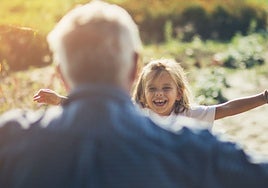 El papel de los abuelos en la conciliación veraniega: cómo fortalecer vínculos sin sobrecargarlos