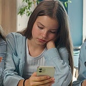 El maestro que no fue alumno modélico: «Entiendo a los jóvenes enganchados a las redes que dejan los libros»