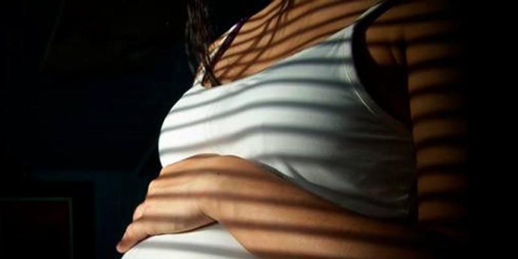 Los nacimientos de madres adolescentes en España caen casi un 40% en la última década