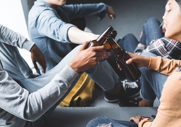 El claro y potente mensaje de un experto en desintoxicación a los jóvenes que beben alcohol