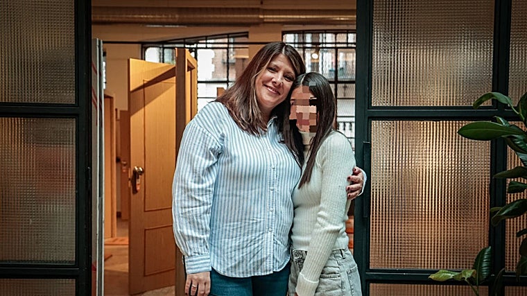 Rocío and Verónica (15 years old), moved from permanent foster family status to adoption status