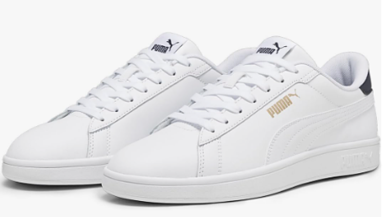 Las zapatillas blancas de hombre que no pueden faltar en tu armario este otoño