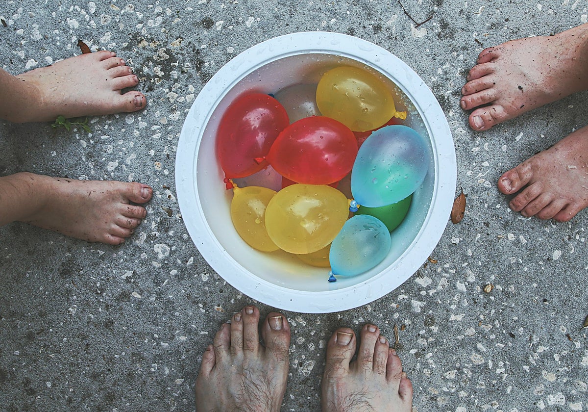Duchas portátiles y accesorios para refrescarte al aire libre en verano (sin tener piscina)