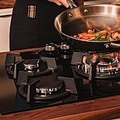 Cecotec tira la casa por la ventana y rebaja la placa de gas Bolero Squad G