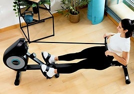 Esta máquina de remo tiene un sistema de resistencia 2 en 1 para entrenos completos