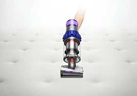 Dyson V15 Detect Fluffy: la aspiradora que detecta polvo invisible y se adapta a cualquier superficie con 100€ de descuento
