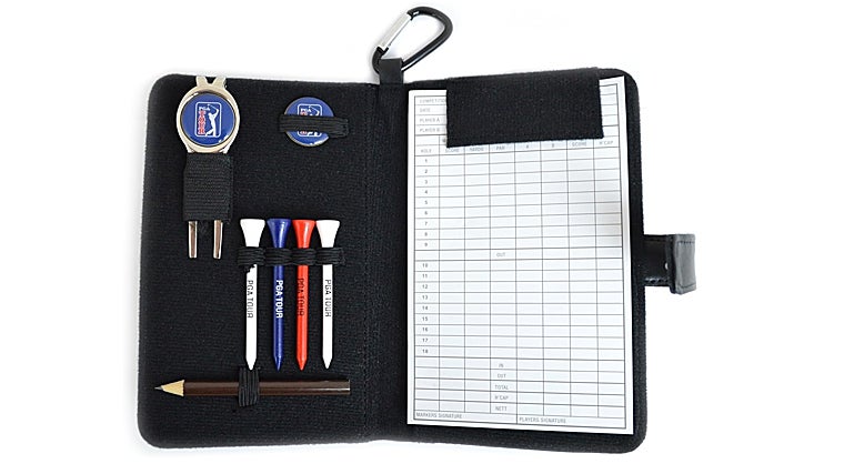 Los accesorios de golf que necesitas para brillar en el campo