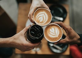 La cafetera superautomática Philips Serie con pantalla táctil y espumador de leche, ahora con descuento