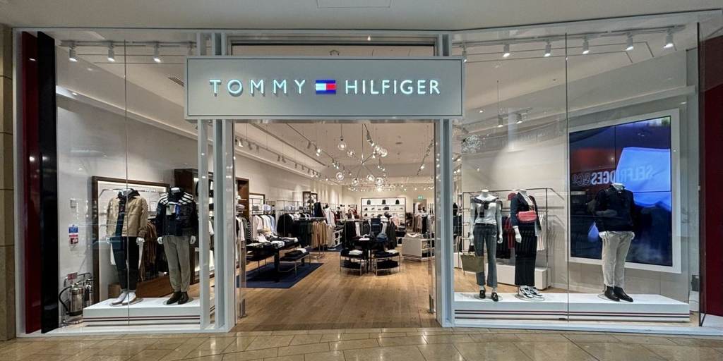 Clásica, impecable y con descuento: la camisa Tommy que no falla en las reuniones