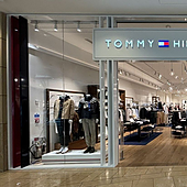 Clásica, impecable y con descuento: la camisa Tommy que no falla en las reuniones