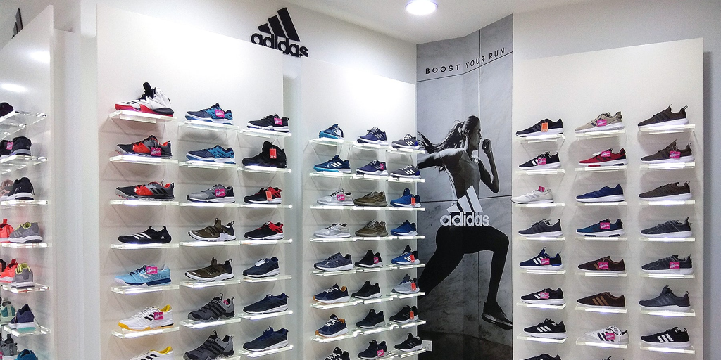 Las zapatillas Adidas más buscadas del otoño bajan de precio y confirman la tendencia comfy