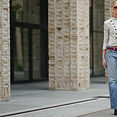 Los Levi's 315 que muchas mujeres +40 están recuperando este otoño por cómo sientan con botas