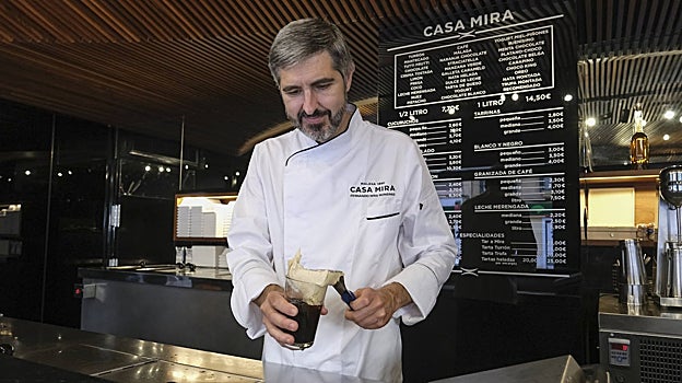 Fernando Mira prepara su clásico 'blanco y negro'