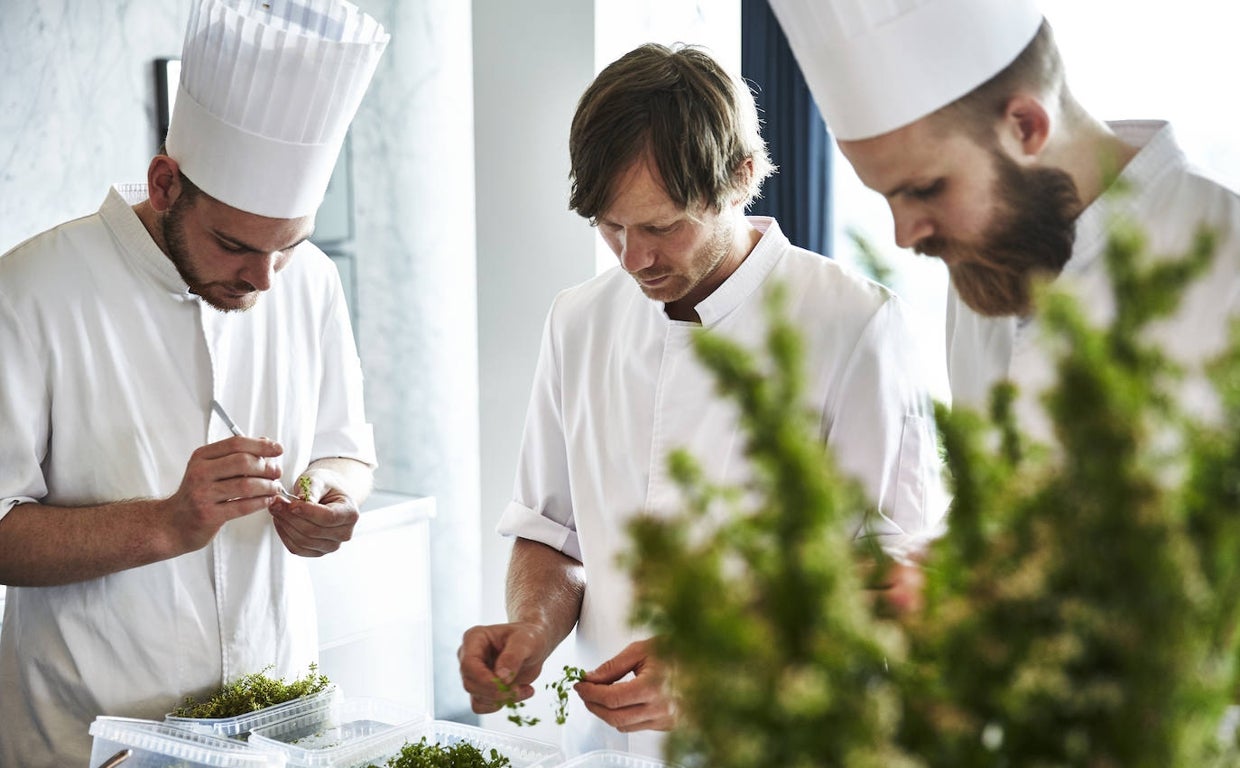 Cómo es el mejor restaurante del mundo: vistas a un campo de fútbol y 430 euros el menú