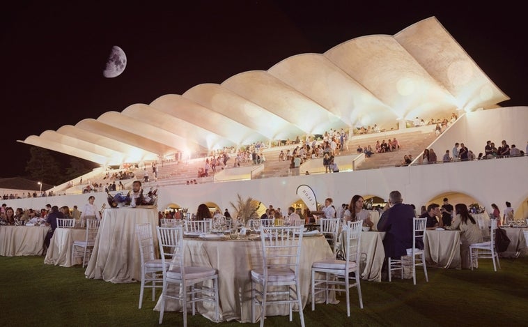 Cenar, apostar, bailar: así son las noches en el Hipódromo de la Zarzuela