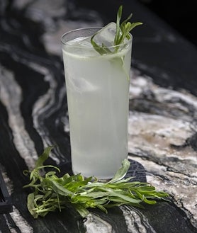 Imagen secundaria 2 - Manuel Valenciano, 'barman' de Leña, de Dani García