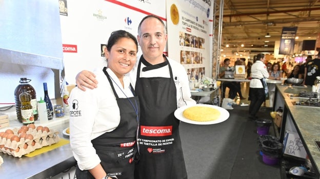 Alberto García Ponte y Ana María Suárez, del Mesón O Pote (Betanzos, A Coruña) en el escenario de Alicante Gastronómica