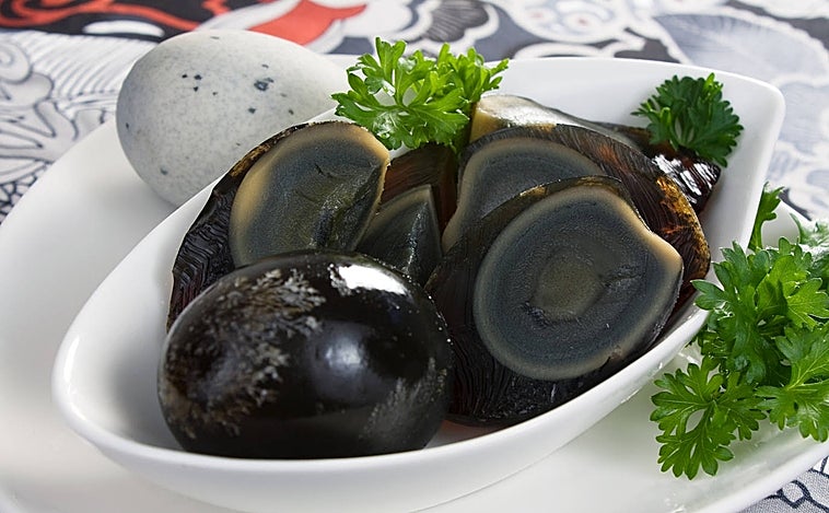 El huevo milenario, un ingrediente chino con más de 600 años de historia