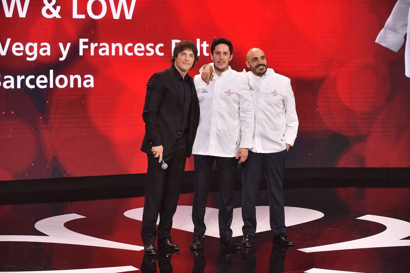 Jordi Cruz entrega su primera estrella al Restaurante Slow & Low, Nicolás De la Vega y Francesc Beltri, en Barcelona