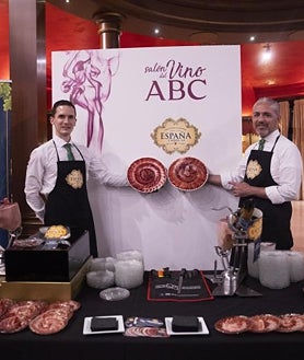 Imagen secundaria 2 - Stands de Marqués de Riscal, Arrayán y España e Hijos en el Salón del Vino de ABC.