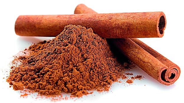 La canela es uno de los sabores dulces más frecuentes en un vermú. Aporta un sutil toque leñoso y picante