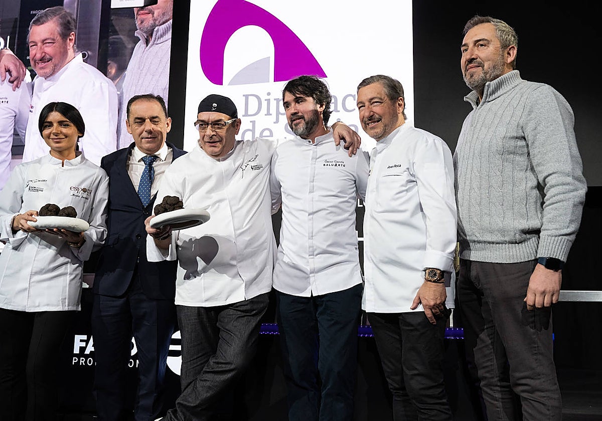 En el centro, Tumbarello con la trufa.