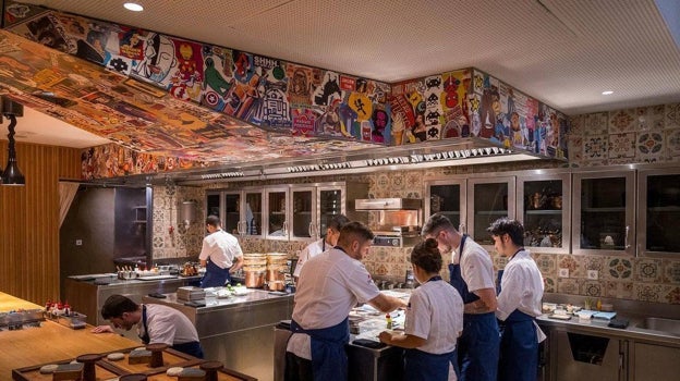 Cocinas del restaurante Amelia, nuevo dos soles Repsol en Guipúzcoa