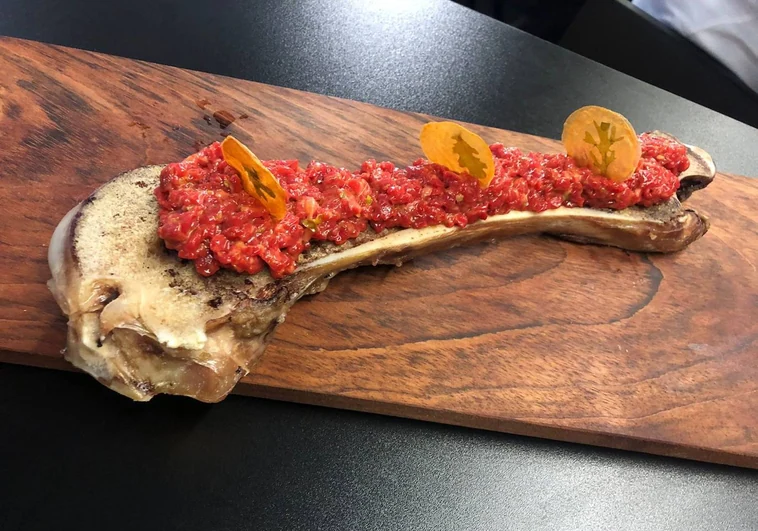 Picaña de buey rubio gallego sobre su tuétano: así es el mejor steak tartar de España