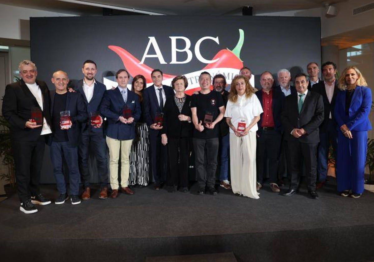 Foto de los premiados en la XIII edición de los premios Salsa de Chiles en la sede de ABC