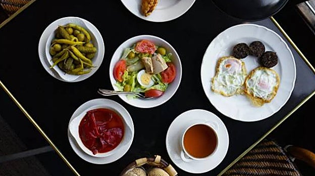 Una de las especialidades del Landa son los huevos fritos con morcilla