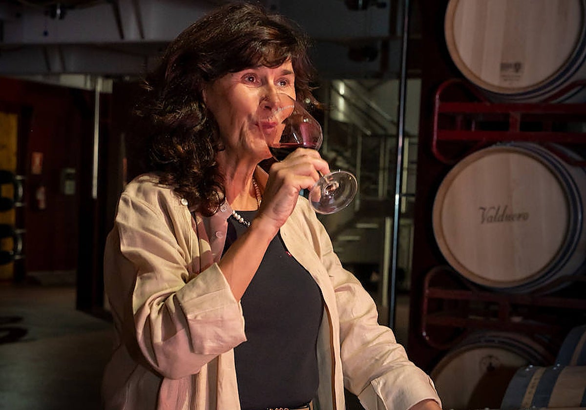 Yolanda García, catando Valduero 12 años 2001