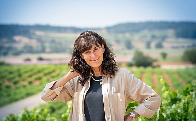 Yolanda García Viadero, junto a sus viñedos