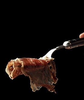 Imagen secundaria 2 - Sobre estas líneas, arriba, una de las tres terrazas de Rocacho Plaza. Abajo, a la izquierda, el taco de cangrejo de cáscara blanda. A la derecha, la cecina de buey de El Capricho