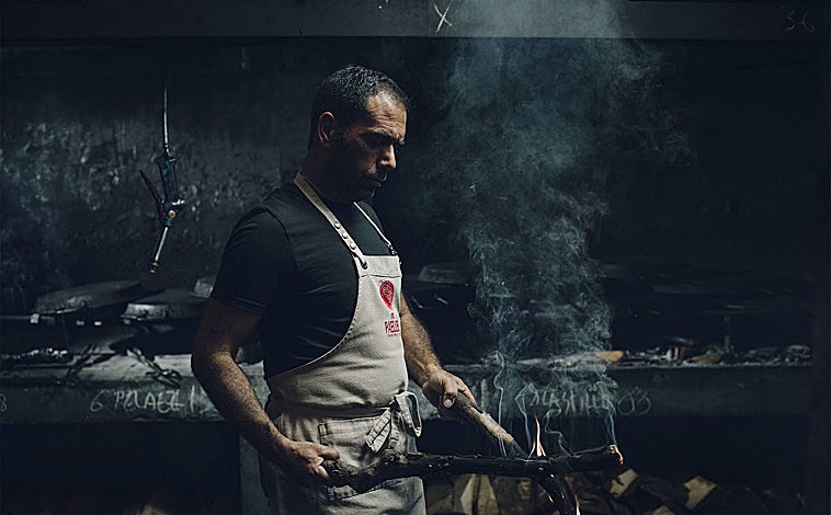 Imagen principal - Preparaciones de El Paeller, espacio del maestro de paellas y chef Rafa Margós