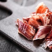 ¿Es bueno comerse la parte blanca del jamón serrano? Un experto gastronómico dicta sentencia