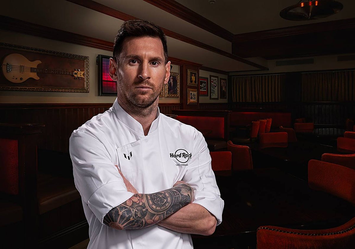 Lionel Messi con chaquetilla de chef