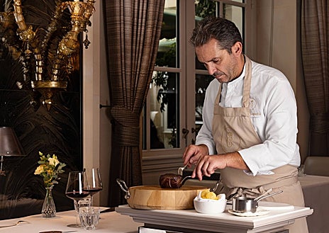 Imagen secundaria 1 - La Cave es la bodega del Crillon, y de L'Ecrin, y también sirve como sede de cenas privadas. El chef Boris Campanella y el sumiller Xavier Thuizat.