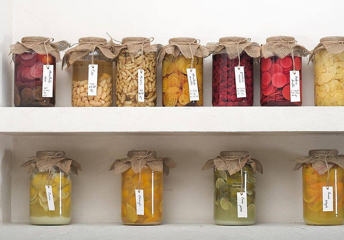 Encurtidos hechos en La Salita con los vinagres que elabora su chef, Begoña Rodrigo