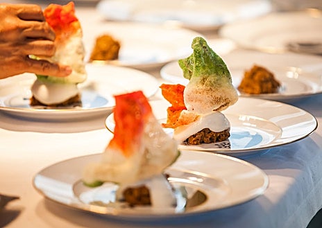 Imagen secundaria 1 - Casa Maria Luigia, en las afueras de Módena, tiene hotel y restaurantes, entre otras cosas. Dos platos icónicos de Bottura que se pueden seguir comiendo siempre en Francescana en Maria Luigia: la lasaña y las cinco estaciones del queso parmigiano reggiano.