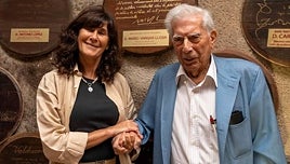 Vargas Llosa visita el club La Tenada de Valduero